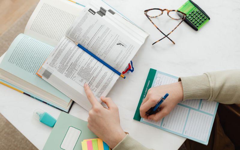 học tiếng Anh giao tiếp hay IELTS khó hơn